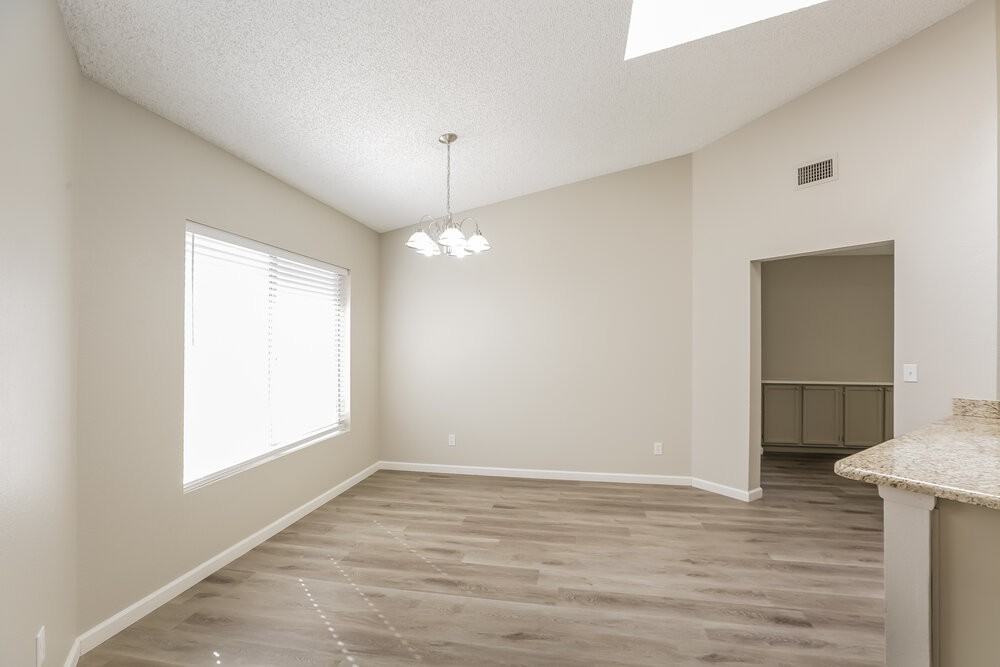 2732 W Gila Ln - Photo 7 of 16