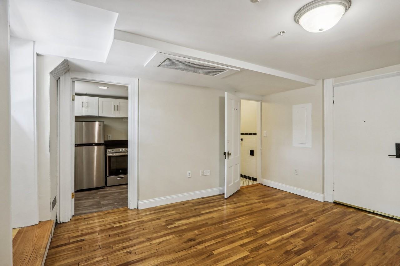 1473 Beacon St #A - Photo 2 of 15