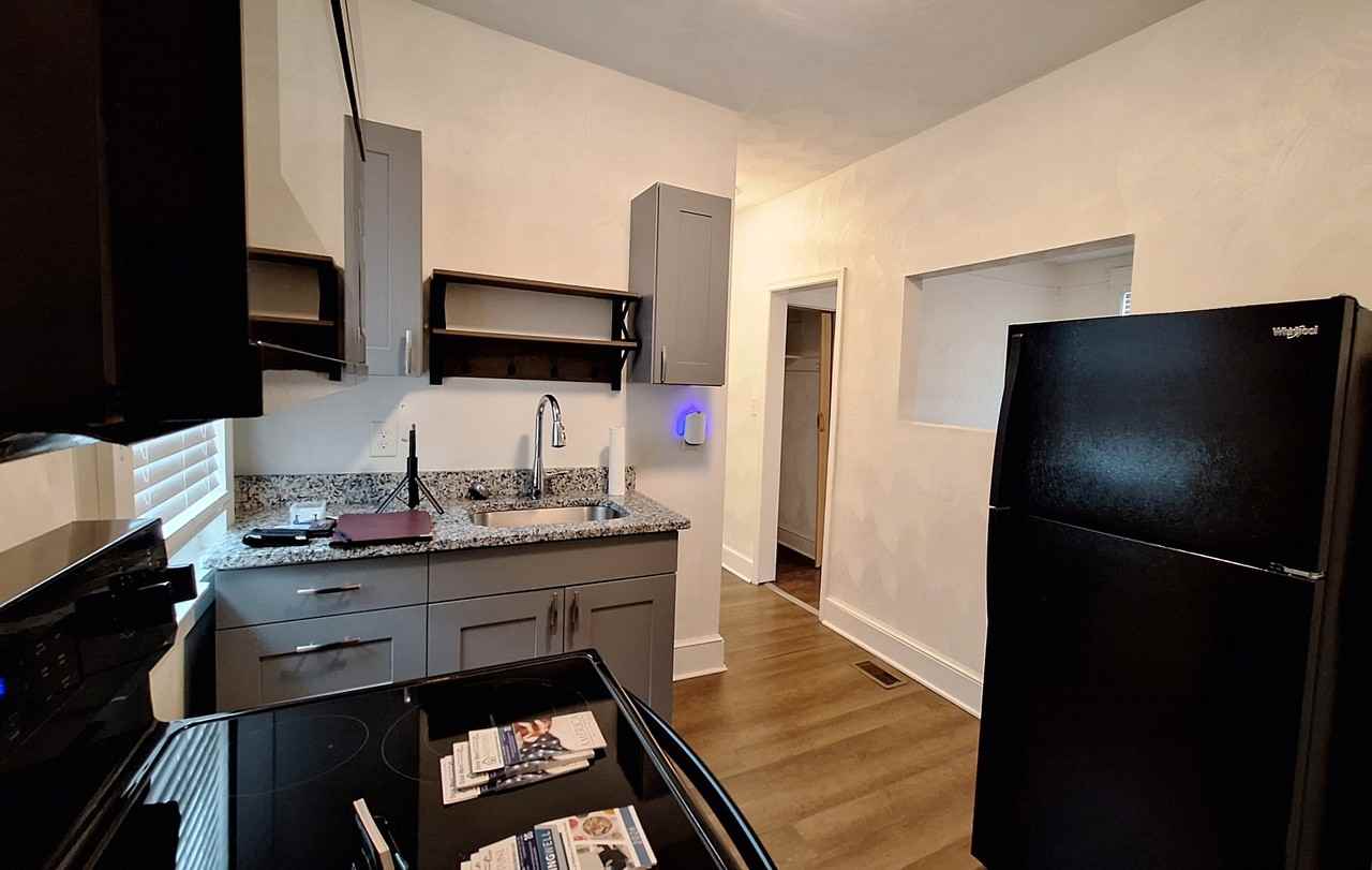 311 W 27th St #A - Photo 2 of 26