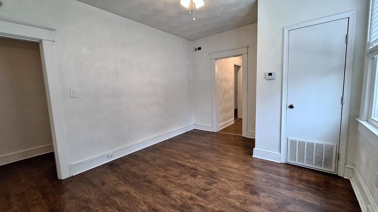 311 W 27th St #A - Photo 3 of 26