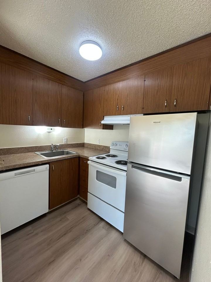 755 Nw 3rd St #24 - Photo 7 of 12