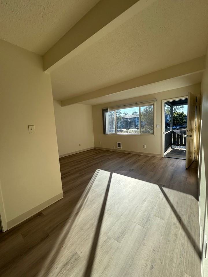 755 Nw 3rd St #24 - Photo 6 of 12