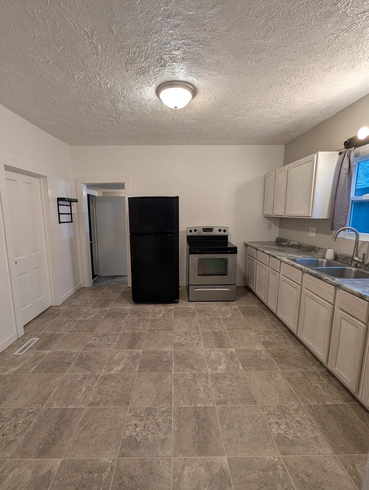 616 N 18th St - Photo 4 of 9
