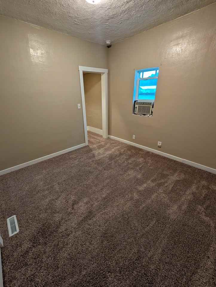 616 N 18th St - Photo 6 of 9