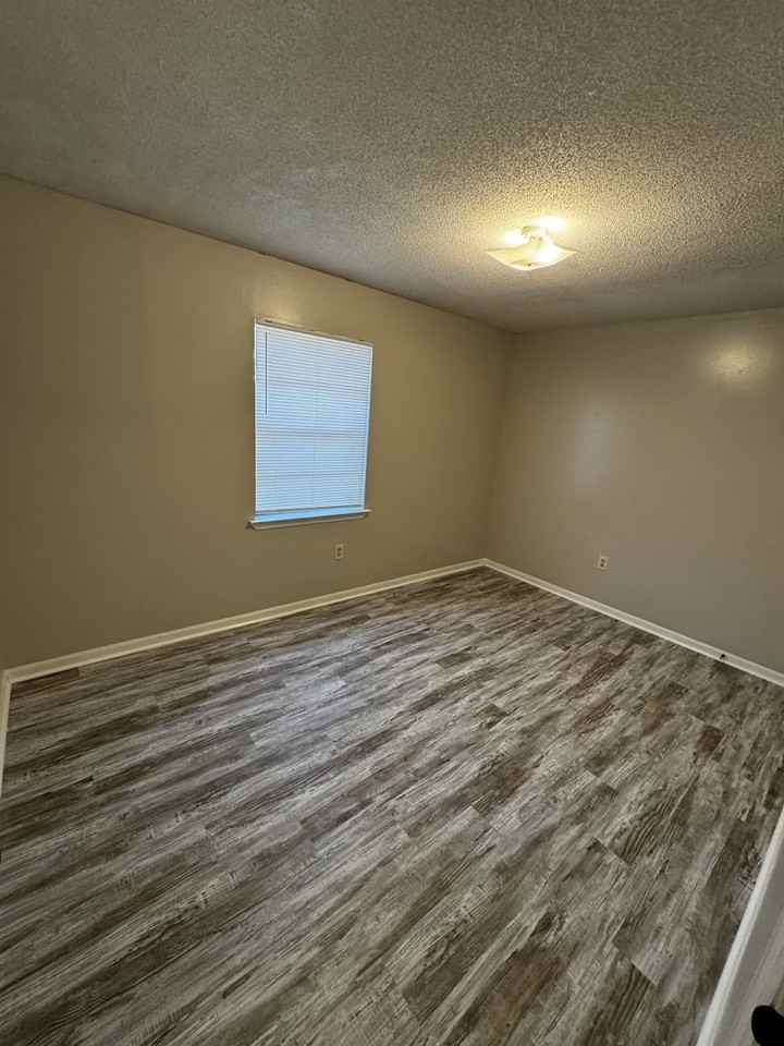 712 Lloyd St #C - Photo 3 of 7