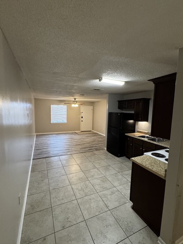712 Lloyd St #C - Photo 5 of 7