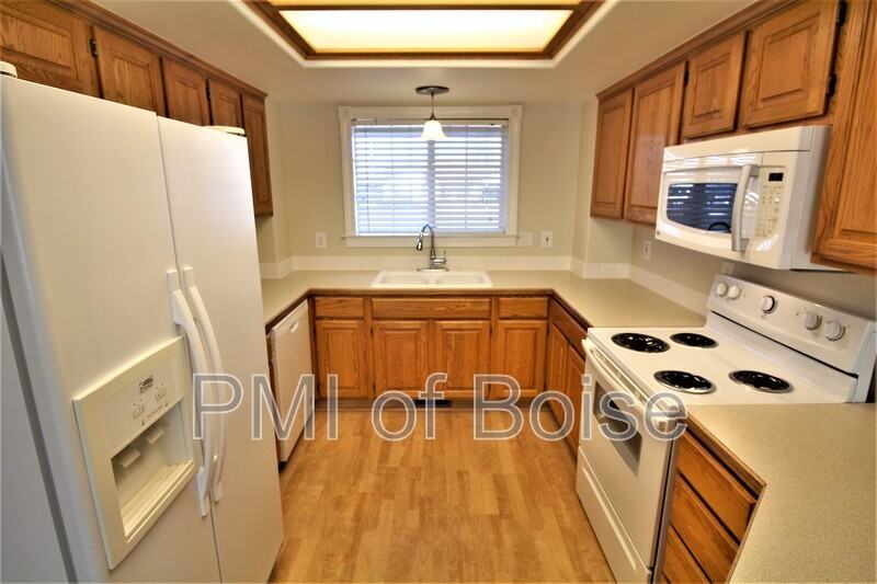 716 Kimberly Ct - Photo 4 of 24