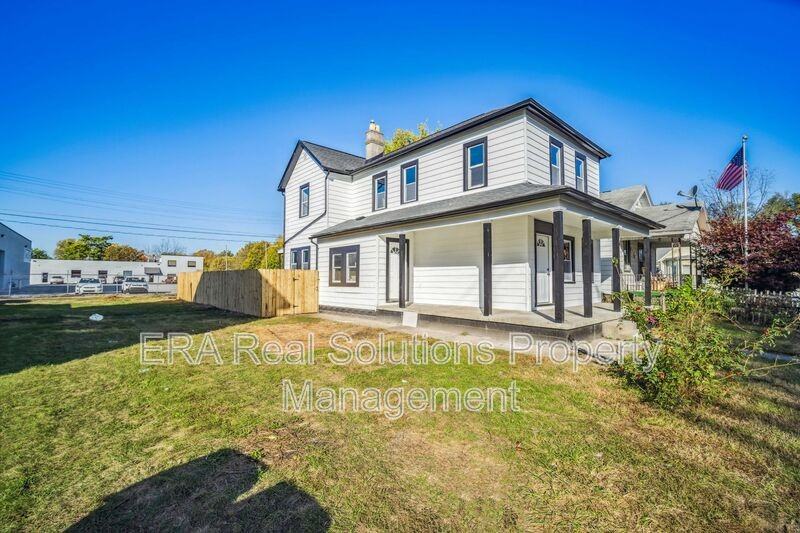 105 Rodgers Ave - Photo 3 of 50