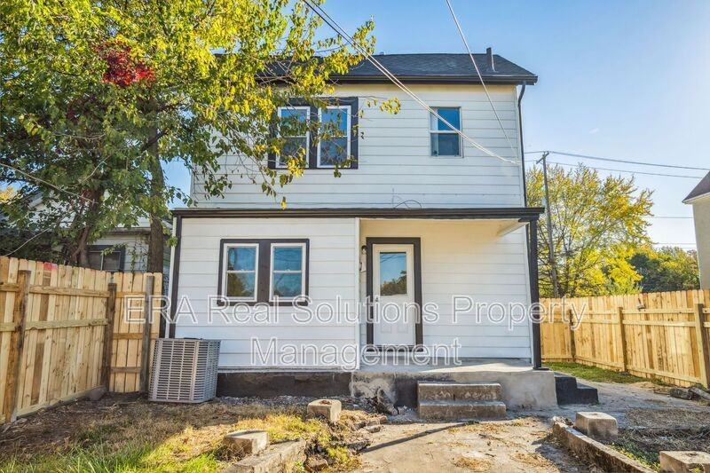 105 Rodgers Ave - Photo 4 of 50