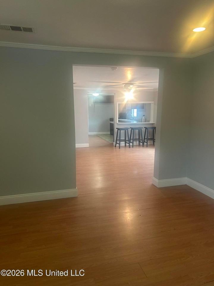 4313 Palmetto St - Photo 4 of 6
