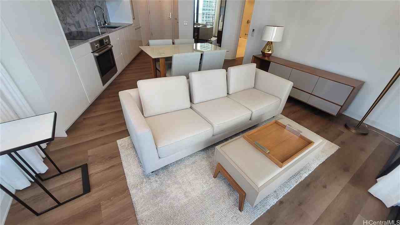987 Queen St #2100 - Photo 5 of 25