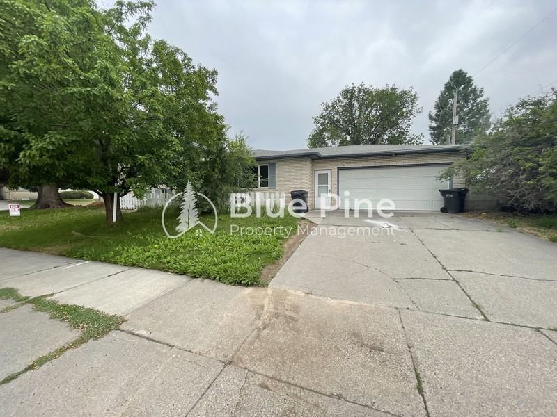 1570 12th St - Photo 2 of 23