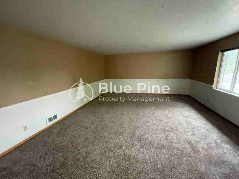 1570 12th St - Photo 3 of 23