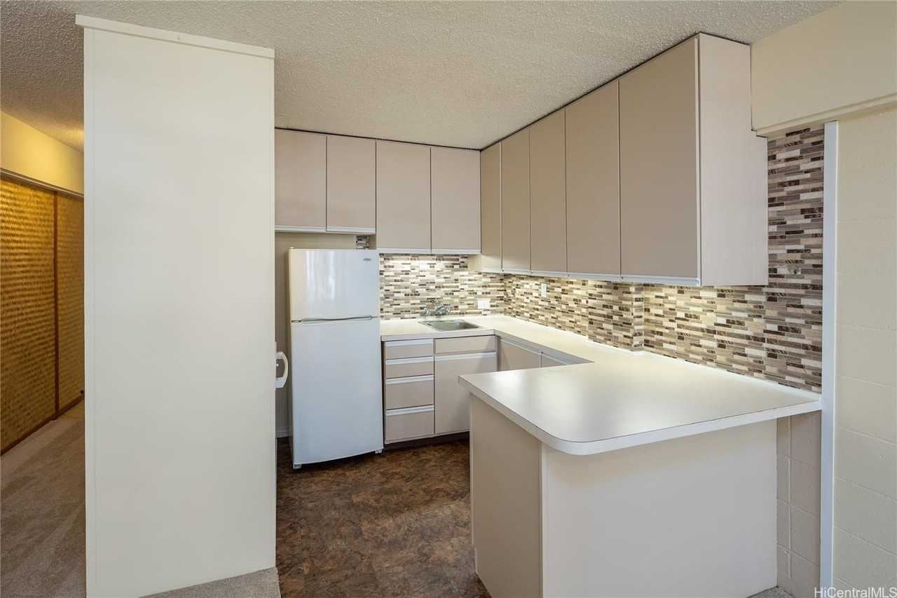 1630 Makiki St #C203 - Photo 3 of 11