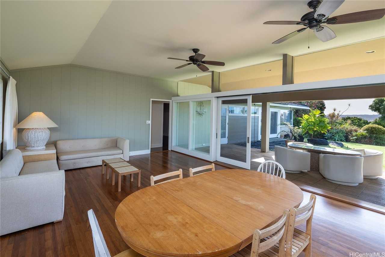 1944 Ualakaa St #C - Photo 2 of 21