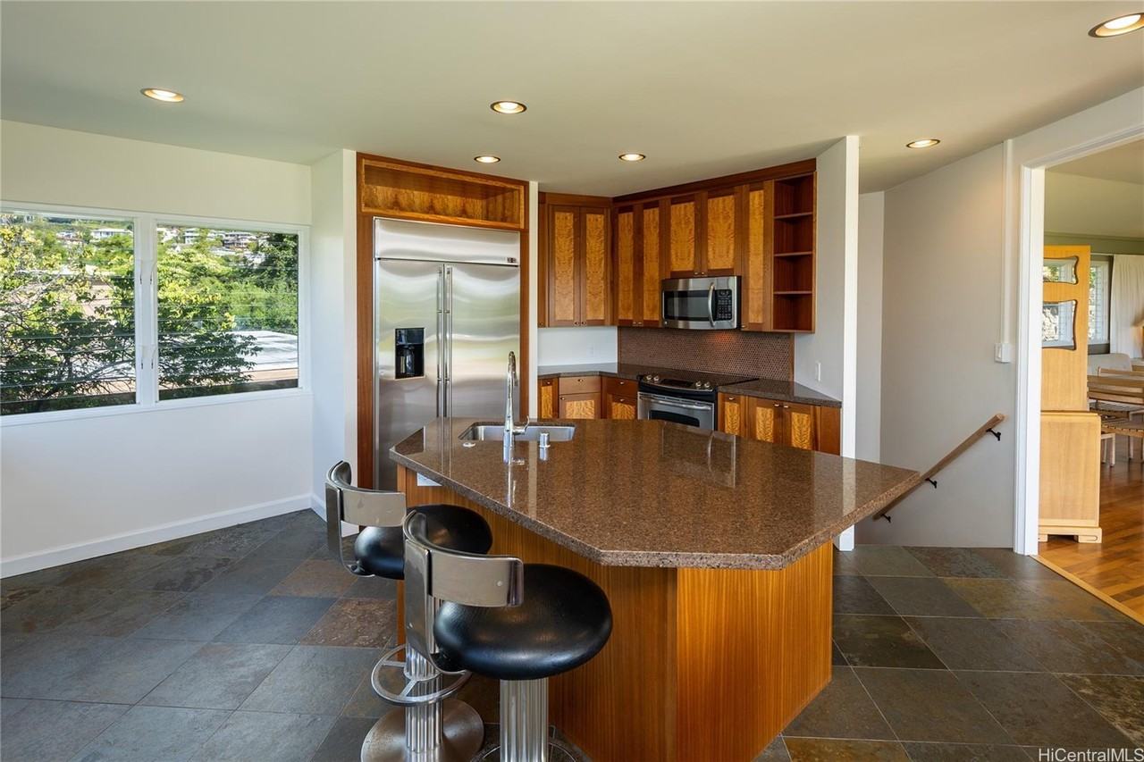 1944 Ualakaa St #C - Photo 4 of 21
