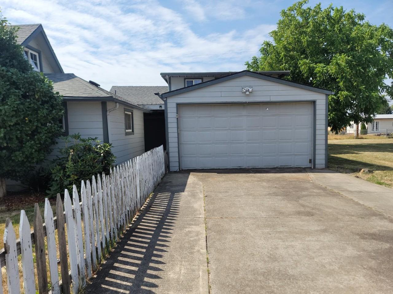 985 5th St - Photo 2 of 30