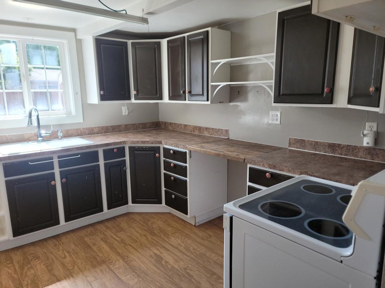 985 5th St - Photo 5 of 30
