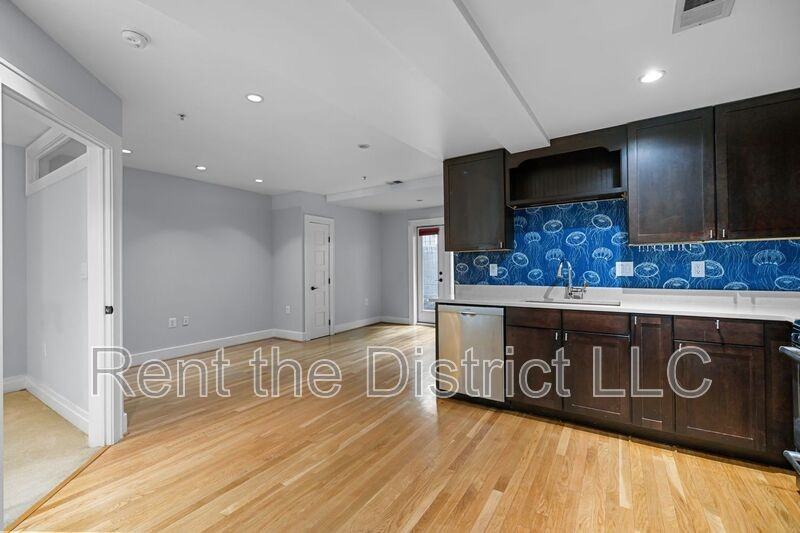 1109 M St Nw #1 - Photo 3 of 23