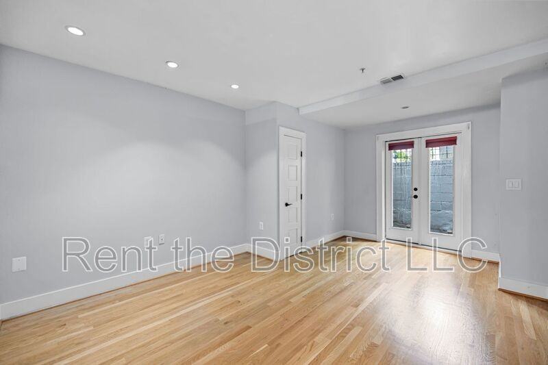 1109 M St Nw #1 - Photo 4 of 23