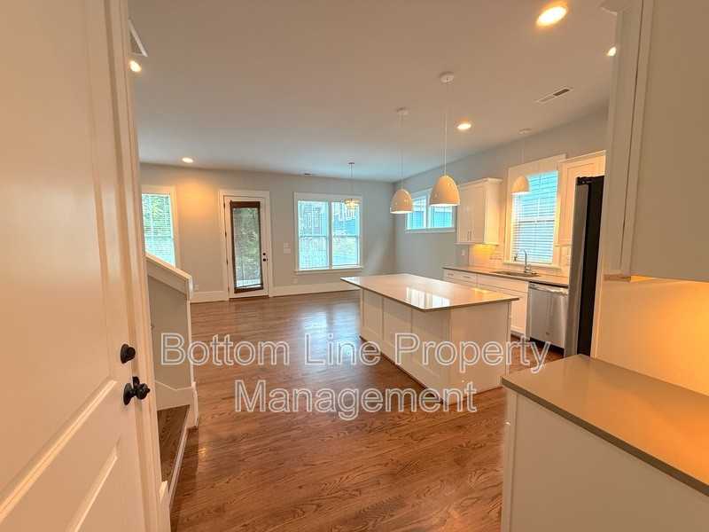 5218 Kelly St - Photo 7 of 30