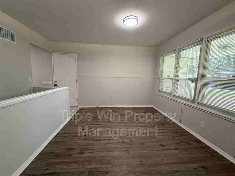 10805 Landseer Dr - Photo 7 of 36