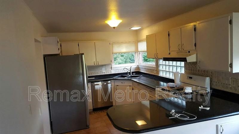 9005 45th Ave Ne - Photo 3 of 18