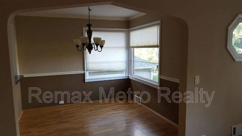 9005 45th Ave Ne - Photo 5 of 18