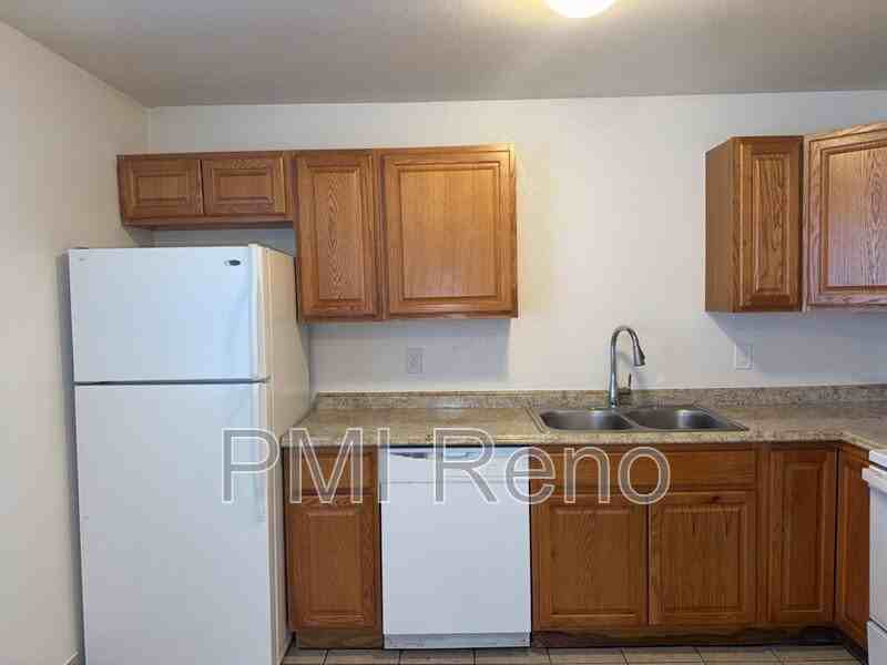 690 Field St #4 - Photo 4 of 12