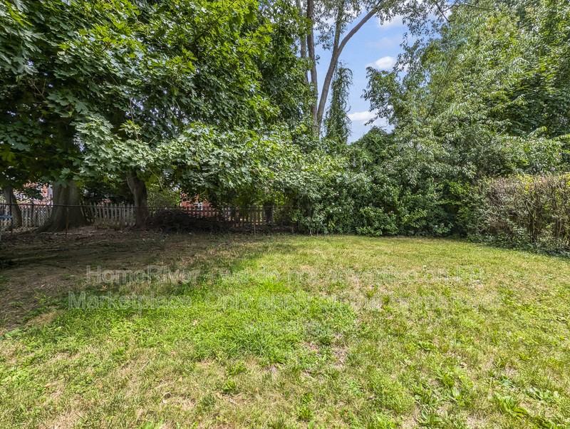 383 Broadmoor Ave - Photo 3 of 17