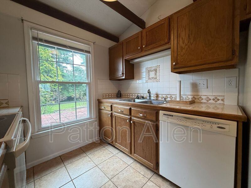 105 Scottlynn Ct - Photo 6 of 27
