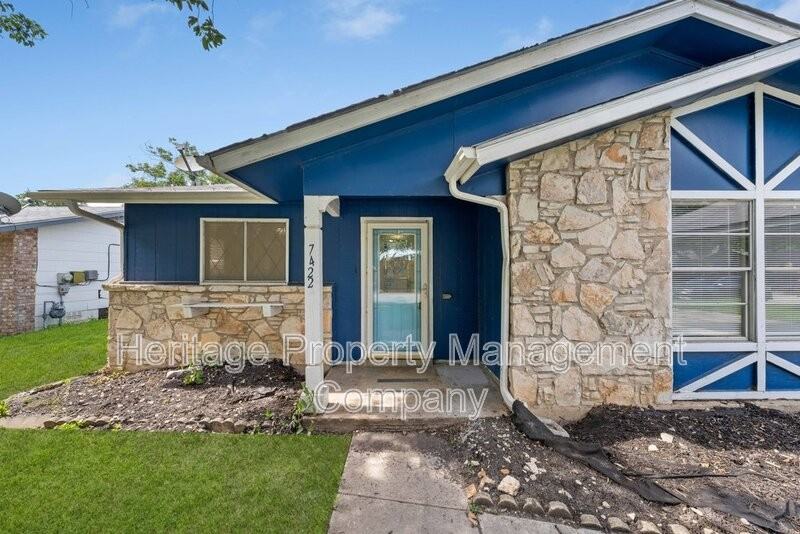 7422 Stonehouse Dr - Photo 3 of 31