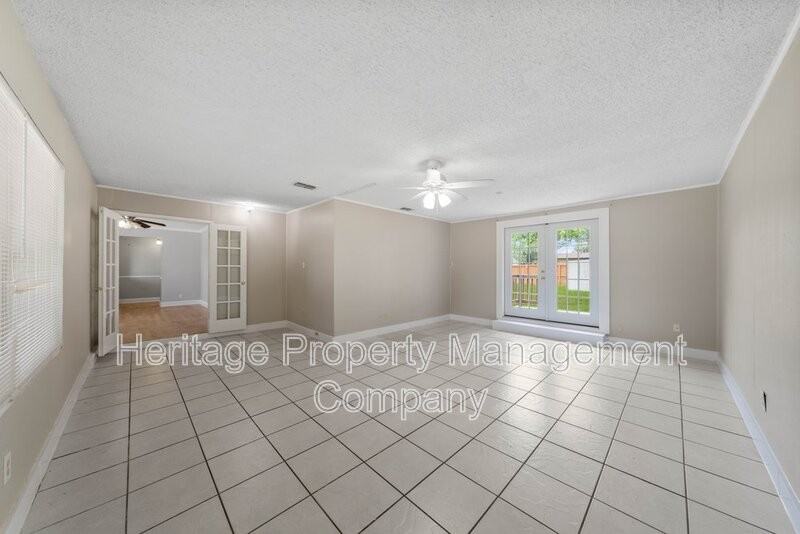 7422 Stonehouse Dr - Photo 4 of 31