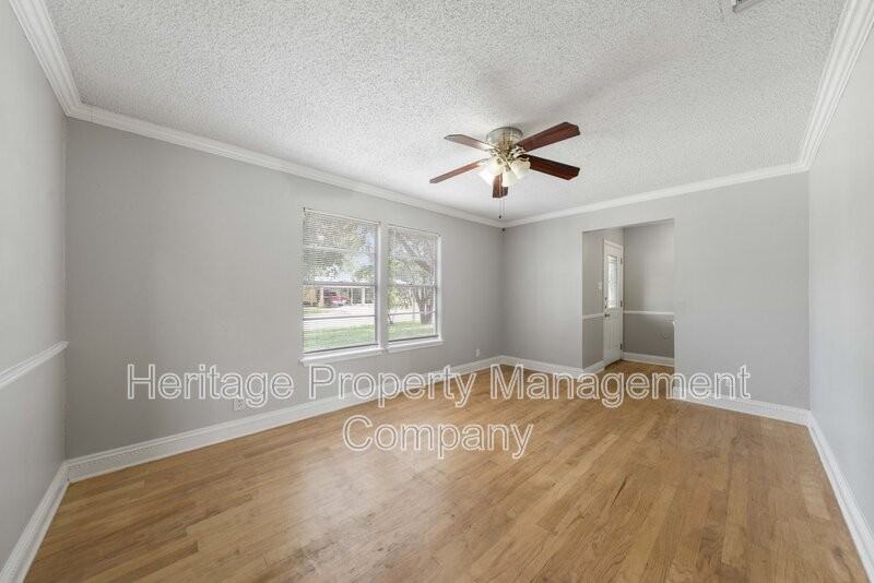 7422 Stonehouse Dr - Photo 7 of 31