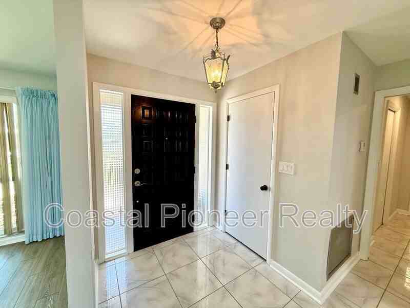 14903 Imperial Point Dr N - Photo 5 of 50