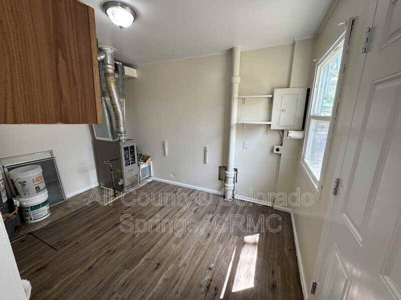 607 Brookshire Ave - Photo 6 of 19