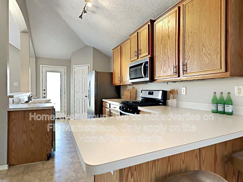 7209 Chaucer Dr - Photo 6 of 23
