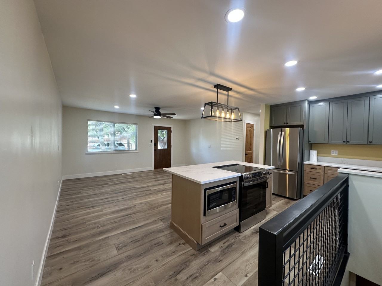 423 Huntridge Dr #1 - Photo 3 of 11