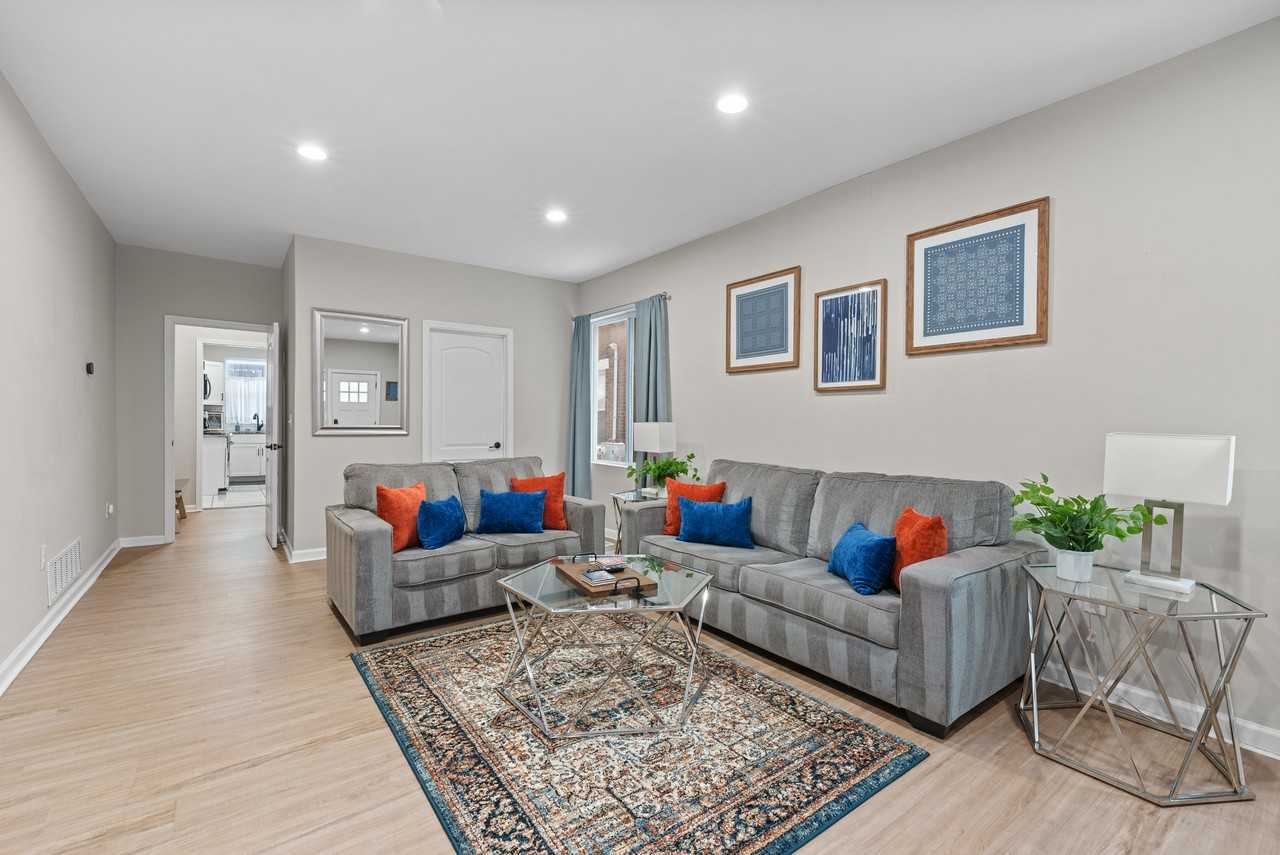 536 Oakwood Ave #536 - Photo 3 of 36