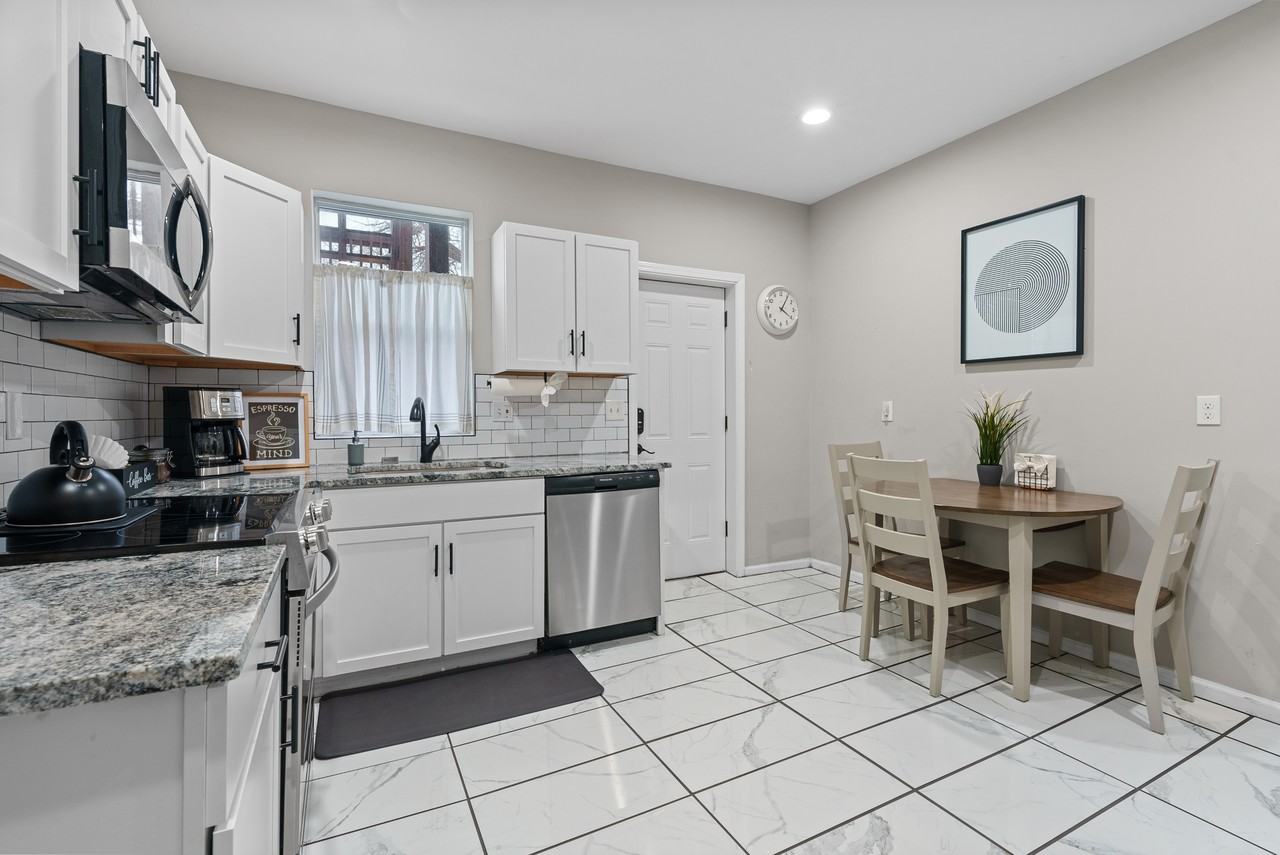 536 Oakwood Ave #536 - Photo 7 of 36