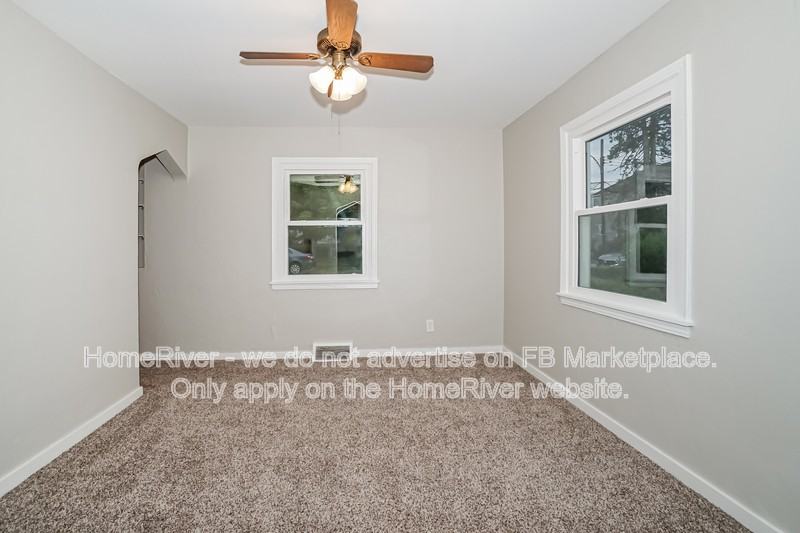 411 Hillview St - Photo 4 of 17