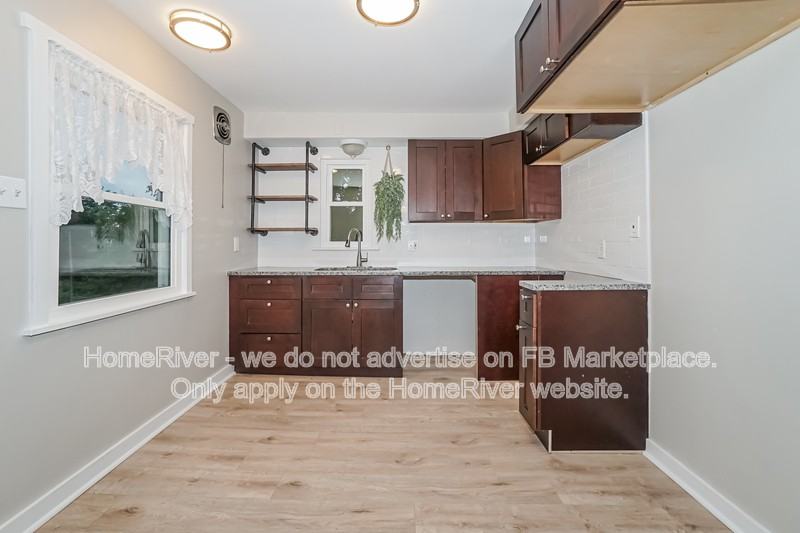 411 Hillview St - Photo 5 of 17