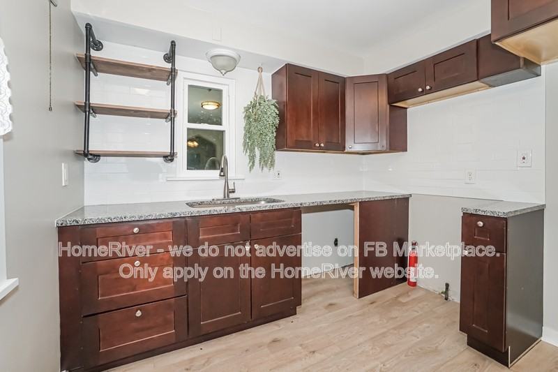 411 Hillview St - Photo 6 of 17