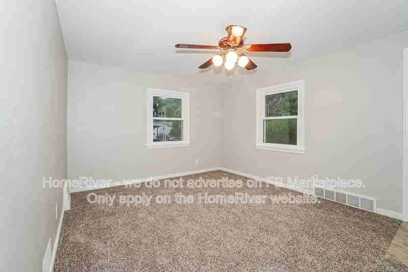 411 Hillview St - Photo 7 of 17