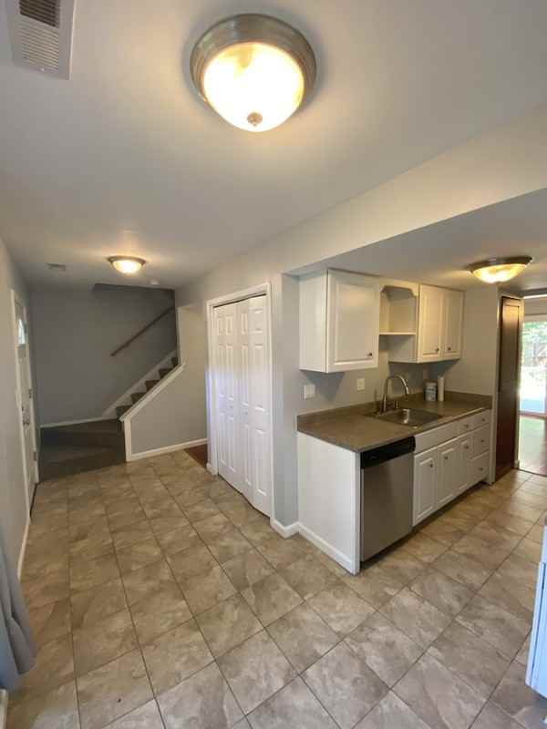 1202 Stonewood Ct - Photo 3 of 30