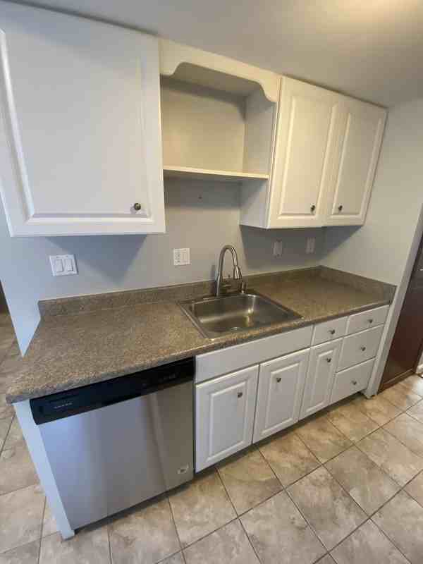 1202 Stonewood Ct - Photo 7 of 30