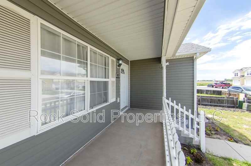521 Queens Rd - Photo 4 of 35