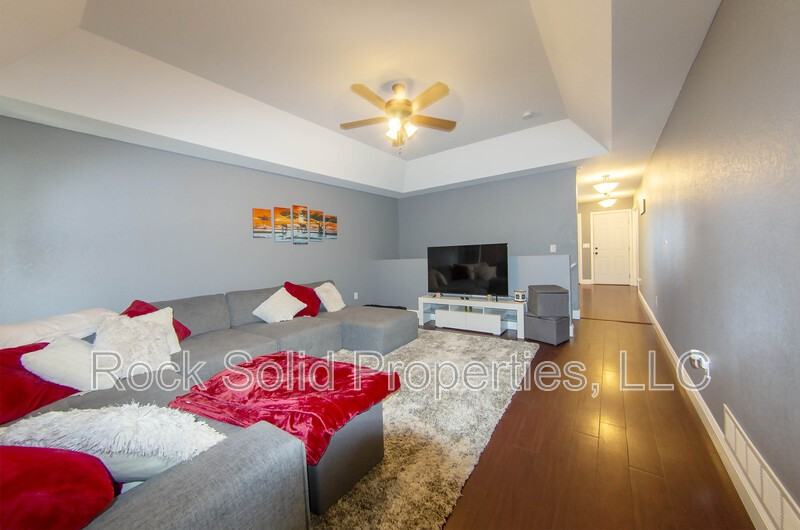 521 Queens Rd - Photo 6 of 35