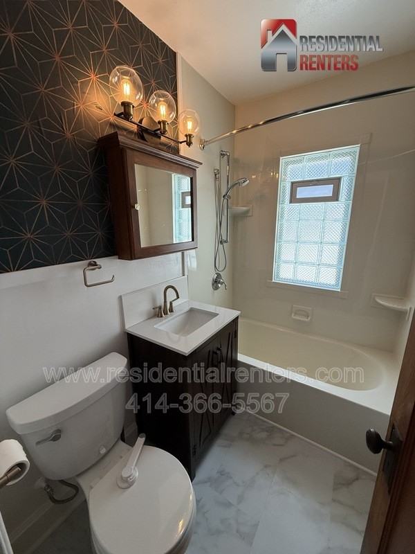 2203 N 68th St - Photo 3 of 17