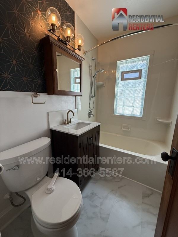 2203 N 68th St - Photo 4 of 17